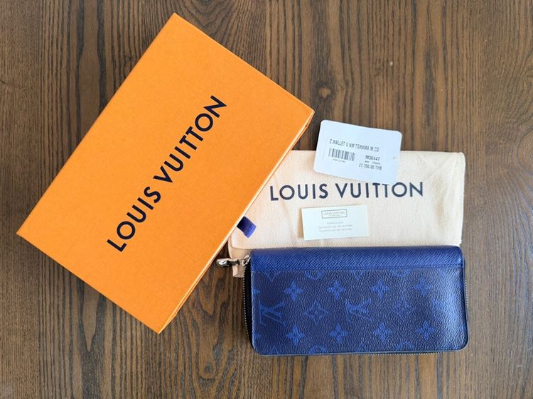 Louis Vuitton Zippy wallet