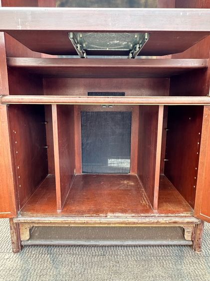 ตู้วางทีวี สไตล์วินเทจ 4 บานเปิด บานพับได้ ด้านบนมี 1 บานเลื่อน ด้านหลังขึงผ้าสีดำ โครงฐานไม้จริง สีน้ำตาล  รูปที่ 8