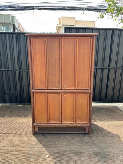 ตู้วางทีวี สไตล์วินเทจ 4 บานเปิด บานพับได้ ด้านบนมี 1 บานเลื่อน ด้านหลังขึงผ้าสีดำ โครงฐานไม้จริง สีน้ำตาล 