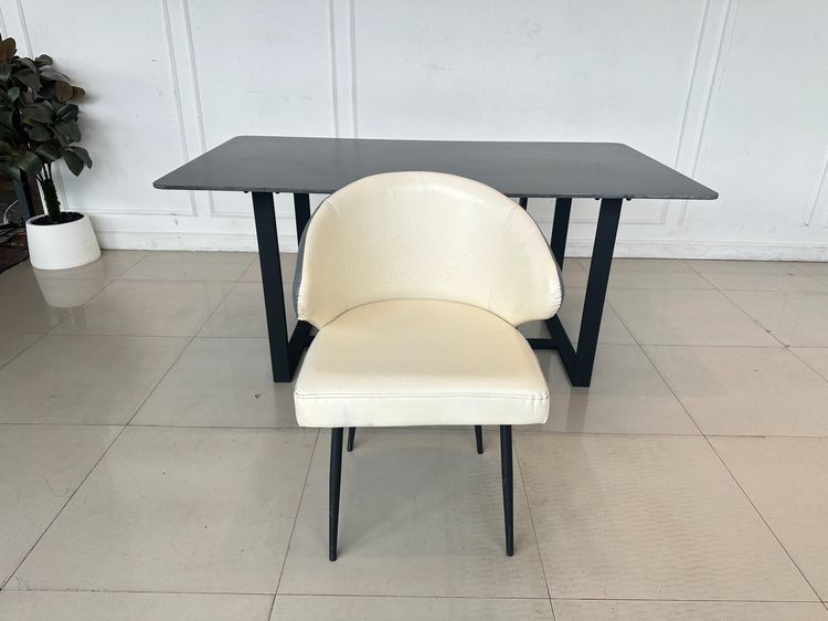 ชุดโต๊ะทานอาหาร 4 ที่นั่ง ท็อปหินสีดำ โครงขาเหล็ก พร้อมเก้าอี้ รูปที่ 9