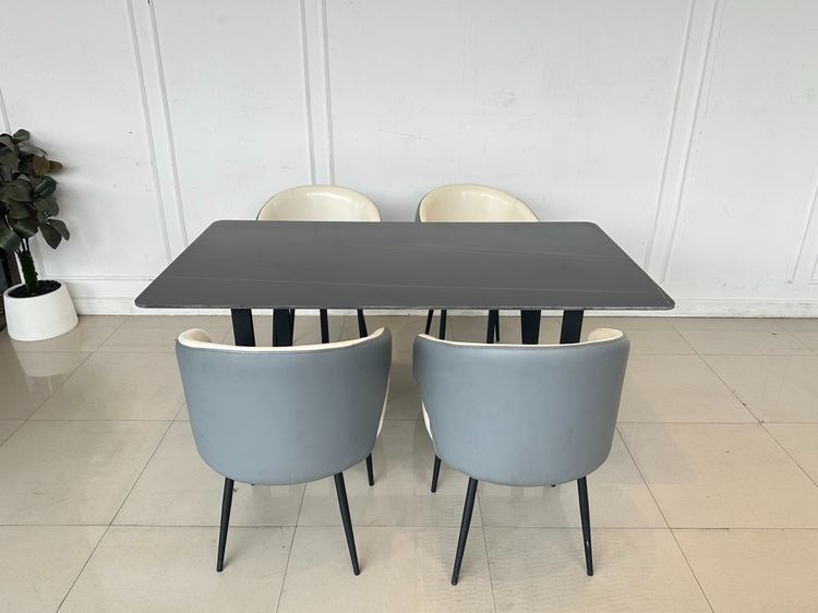 ชุดโต๊ะทานอาหาร 4 ที่นั่ง ท็อปหินสีดำ โครงขาเหล็ก พร้อมเก้าอี้ รูปที่ 2
