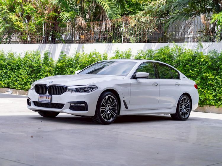 BMW Series 5 2019 530e Sedan ปลั๊กอินไฮบริด (PHEV) ไม่ติดแก๊ส เกียร์อัตโนมัติ ขาว รูปที่ 3