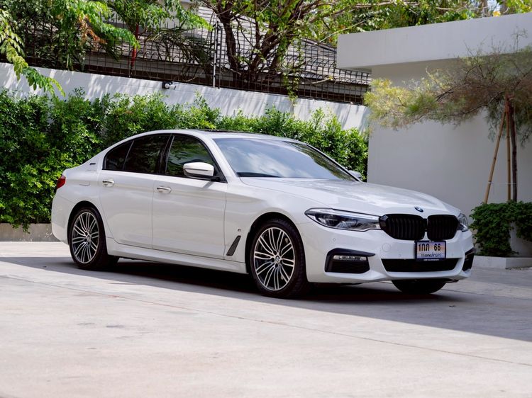 รถ BMW Series 5 530e สี ขาว