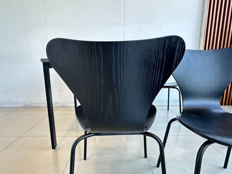 ชุดโต๊ะทานอาหาร 4 ที่นั่ง โต๊ะท็อปไม้อัด ปิดผิวลายไม้สีเทา โครงขาเหล็กสีดำ พร้อมเก้าอี้ รูปที่ 12