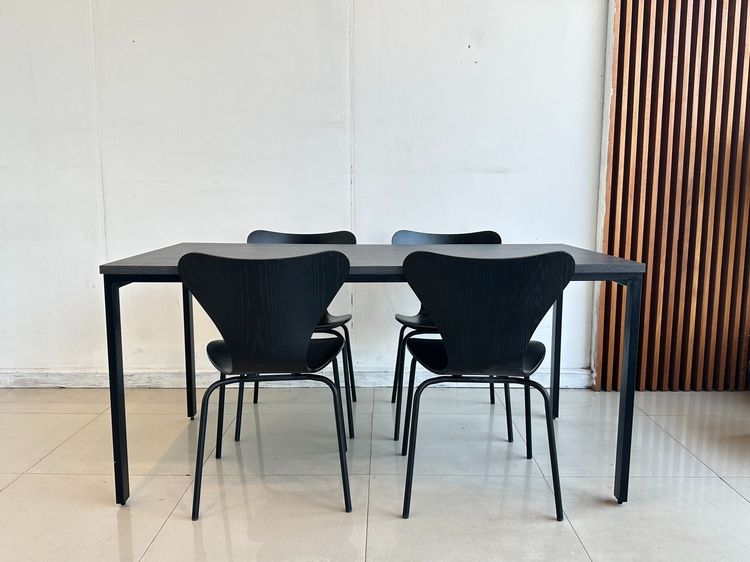 อื่นๆ ชุดโต๊ะทานอาหาร 4 ที่นั่ง โต๊ะท็อปไม้อัด ปิดผิวลายไม้สีเทา โครงขาเหล็กสีดำ พร้อมเก้าอี้