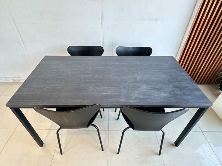 ชุดโต๊ะทานอาหาร 4 ที่นั่ง โต๊ะท็อปไม้อัด ปิดผิวลายไม้สีเทา โครงขาเหล็กสีดำ พร้อมเก้าอี้ รูปที่ 5