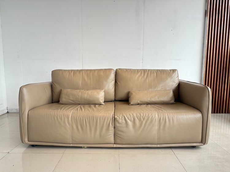 น้ำตาล โซฟา 2 ที่นั่ง แบรนด์ AUTHENTIC EST 2013 เบาะหนังแท้ผิวสัมผัส