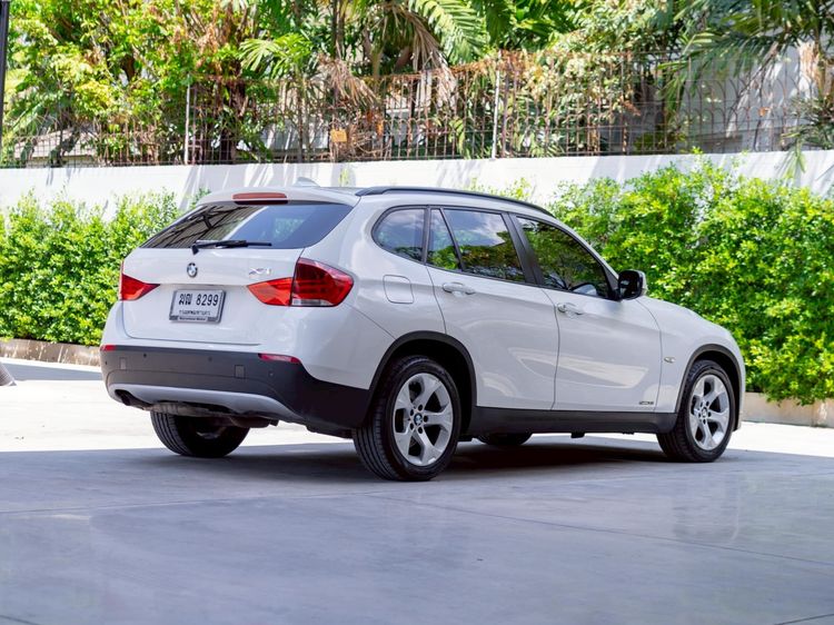 BMW X1 2012 2.0 sDrive18i Utility-car เบนซิน ไม่ติดแก๊ส เกียร์อัตโนมัติ ขาว รูปที่ 4