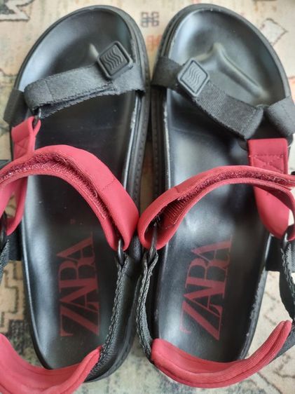 รองเท้าแตะรัดส้น Zara 