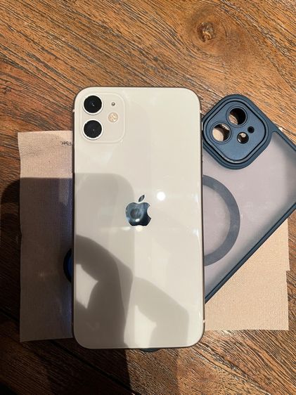 iPhone 11.  3,500฿