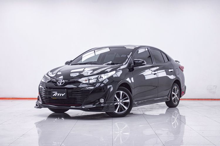 รถ Toyota Yaris ATIV 1.2 S สี ดำ