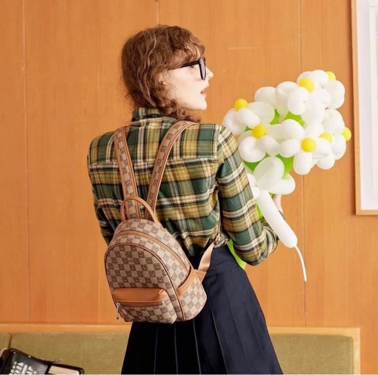 กระเป๋าหมี แบรนด์แท้ TTWN BEAR ทรงเป้ 10 นิ้ว หมีตารางน้ำตาลไซร์ M พร้อมส่ง  ไม่มีตำหนิ สภาพการใช้งานน้อย  รูปที่ 5