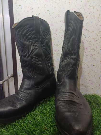 รองเท้าบูทสีดำ