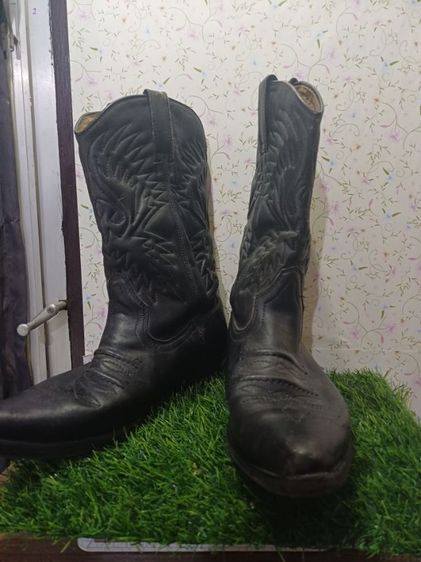 รองเท้าบูทสีดำ รูปที่ 2