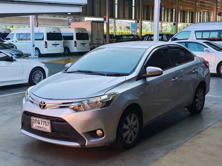 รถ Toyota Vios 1.5 E สี เทา