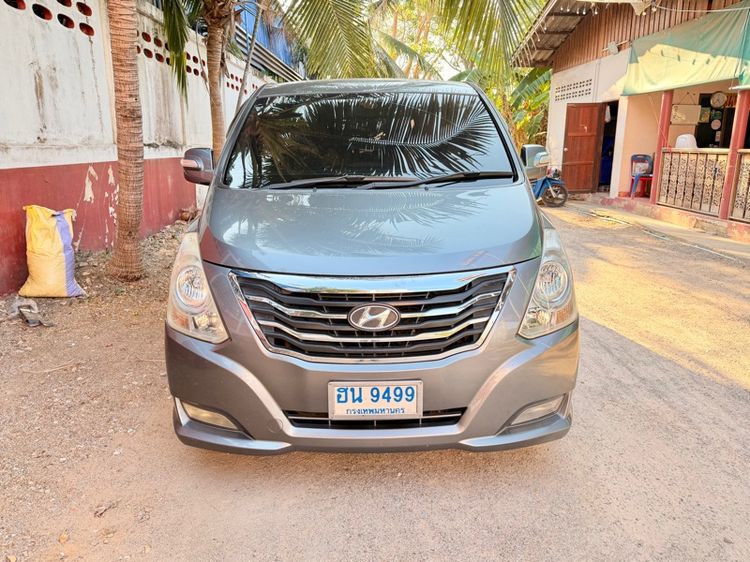 Hyundai H-1  2011 2.5 Deluxe Van ดีเซล ไม่ติดแก๊ส เกียร์อัตโนมัติ เทา รูปที่ 2