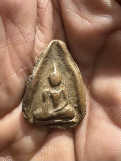 พระนางกำแพงกลีบบัว