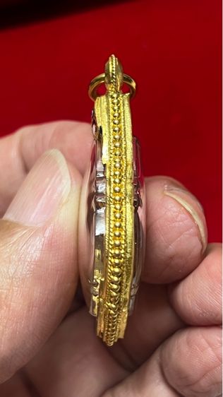 เหรียญหน้าวัวทองคำ หลวงพ่อม่น วัดเนินตามาก ปี34 พร้อมเลี่ยมทองคำ รูปที่ 3