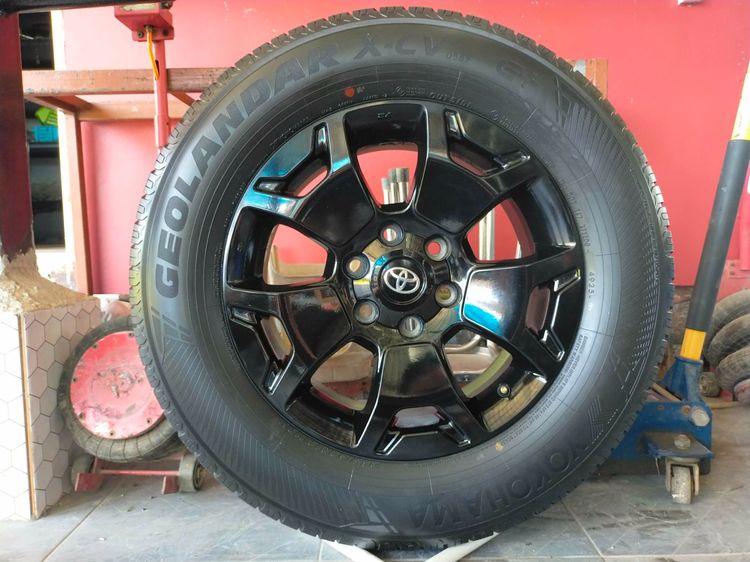 แม็กโตโยต้า ขอบ18 พร้อมยางป้ายแดงโยโกฮาม่า 265 60 18 ปลายปี25 ตุ่มหน้ายางยังอยู่ทุกเส้นตามรูป ใส่รีโว่วีโก้ฟอร์จูนเนอร์  รูปที่ 2