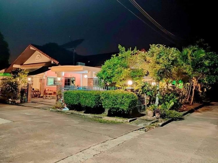 บ้านเดี่ยวสามห้องนอนใกล้อ่างเก็บน้ำมาบประชัน 