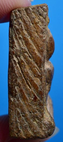 พระนางพญาพิมพ์เข่าโค้ง รูปที่ 4