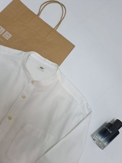เสื้อคอจีนแขนยาวสีขาว แบรนด์ Uniqlo‼️  รูปที่ 2