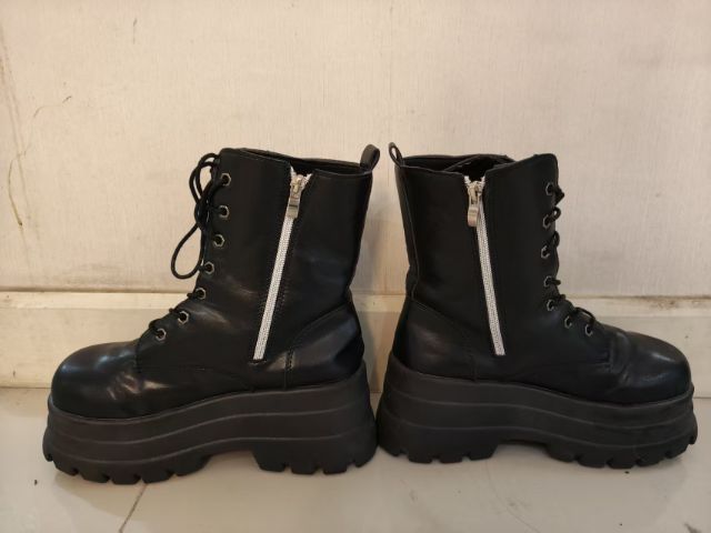 หนังสังเคราะห์ UK 5 | EU 38 | US 6.5 รองเท้าบูทหนังสีดำ มือสอง