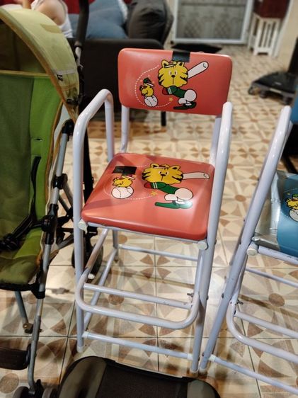 รถเข็นเด็ก เก้าอี้เสริม โต๊ะอาหาร บูสเตอร์ เสื้อคาดเอว  รูปที่ 10