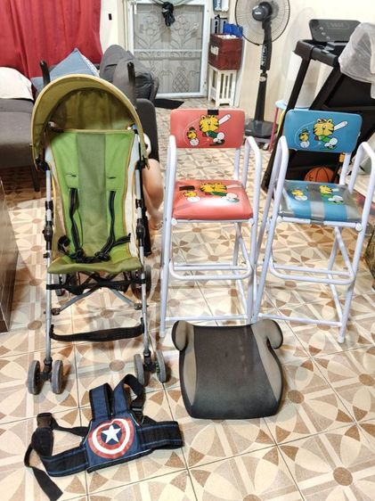 อื่นๆ รถเข็นเด็ก เก้าอี้เสริม โต๊ะอาหาร บูสเตอร์ เสื้อคาดเอว 