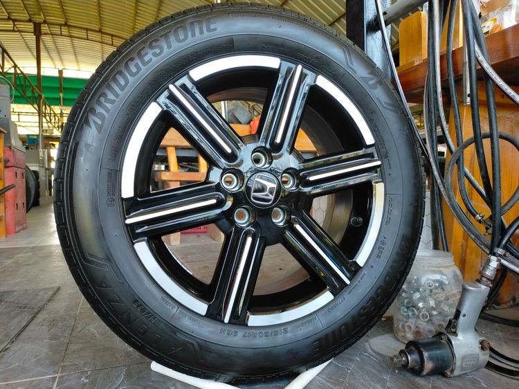 อื่นๆ 17" อื่นๆ แม็กฮอนด้า ขอบ17 พร้อมยางบริสโตน 215 60 17 ปี25 ใส่ HRV ได้ทุกรุ่น พร้อมยางสวยมากตามรูป ตุ่มข้างยางยังอยู่ ยางวิ่งมา 6,000 กิโลเมตร