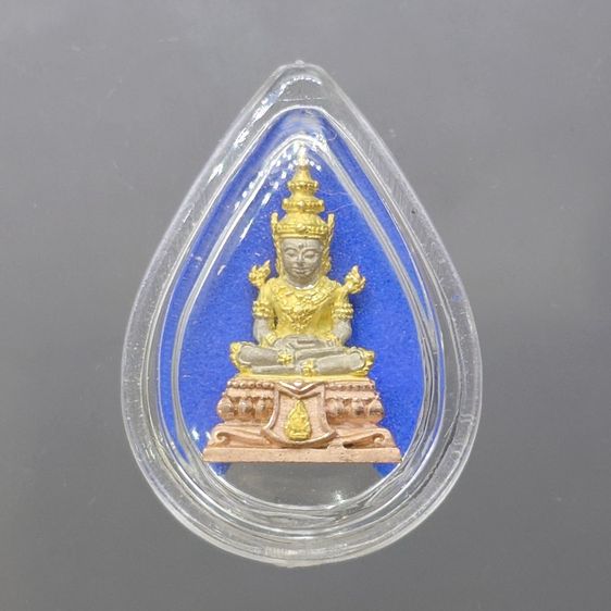 พระพุทธมหามณีรัตนปฏิมากร (พระแก้วมรกต) จำลอง ทรงเครื่องฤดูร้อน เนื้อเงินสามกษัตริย์ ขนาดสูง 1.7 เซน ฉลองสิริราชสมบัติ ครบ 60 ปี ในหลวง รัชกา รูปที่ 2