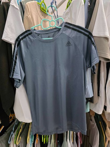 เสื้อ ออกกำลังกาย ยี่ห้อ ADIDAS  สภาพดี สวย หายาก  เดิมๆ ขายตามสภาพ พร้อมส่งครับ เบอร์ใหญ่ M L ใส่ได้ครับ