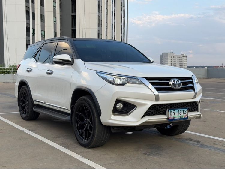 Toyota Fortuner 2016 2.8 V TRD Sportivo Black Top 4WD Utility-car ดีเซล ไม่ติดแก๊ส เกียร์อัตโนมัติ ขาว รูปที่ 2