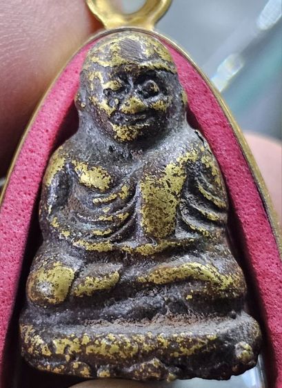 หลวงพ่อเงิน พิมพ์ขี้ตาห้าชาย กรุวัดใหม่คำวัน เนื้อเหลืองอมเขียว สวยเดิมครับ