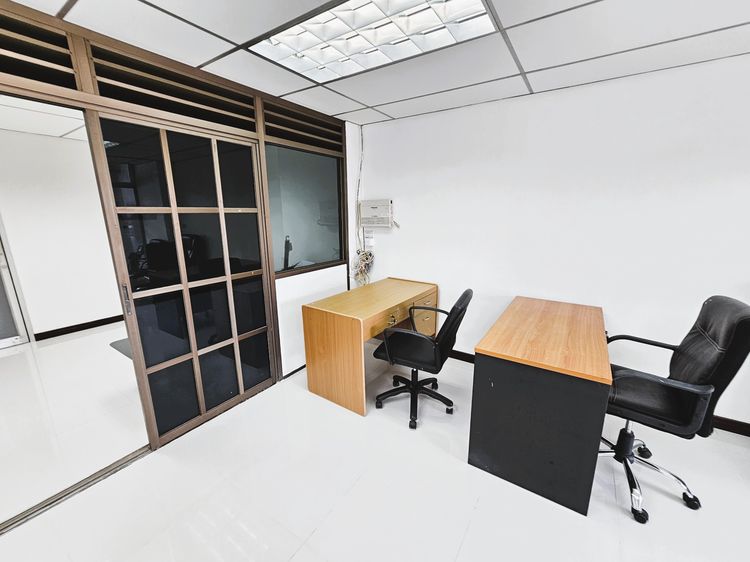 อื่นๆ ไม่อนุญาต มีบางส่วน Office for Rent on Silom - Newly Renovated รูปที่ 2