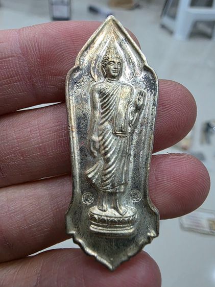 พระฉลอง 25 ศัตวรรต ชุดกรรมการ 3 เนื้อ หายาก ของสะสมเก่าเก็บเดิมๆ ขายตามสภาพของที่บ้าน พร้อมส่งครับ รูปที่ 8