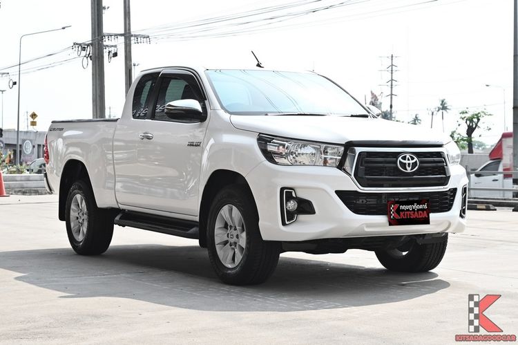 รถ Toyota Hilux Revo 2.4 E Prerunner สี ขาว