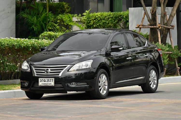 รถ Nissan Sylphy 1.8 V สี ดำ