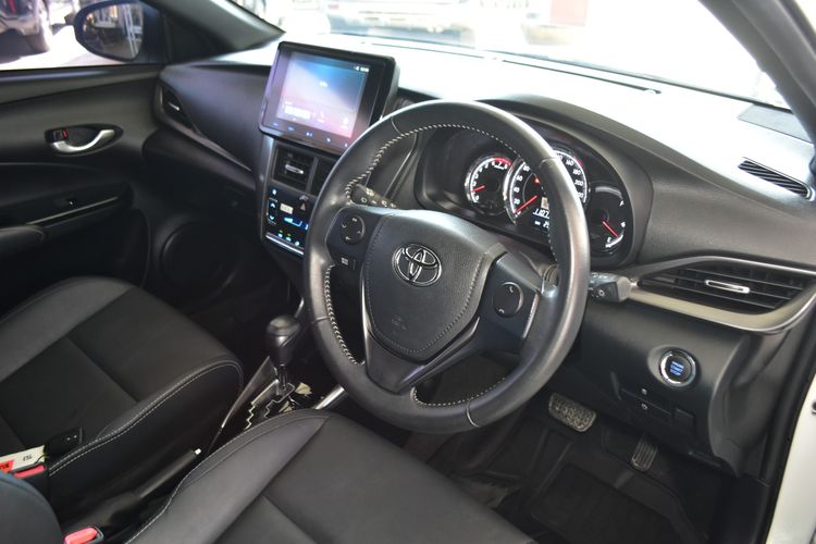 Toyota Yaris 2023 1.2 Smart Sedan เบนซิน ไม่ติดแก๊ส เกียร์อัตโนมัติ ขาว รูปที่ 4