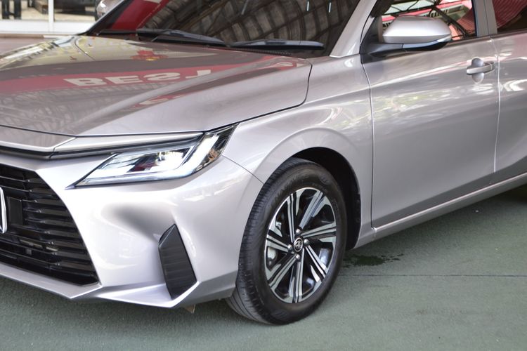 Toyota Yaris ATIV 2024 1.2 Smart Sedan เบนซิน ไม่ติดแก๊ส เกียร์อัตโนมัติ เทา รูปที่ 2