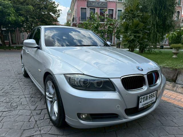 รถ BMW Series 3 320i สี บรอนซ์เงิน