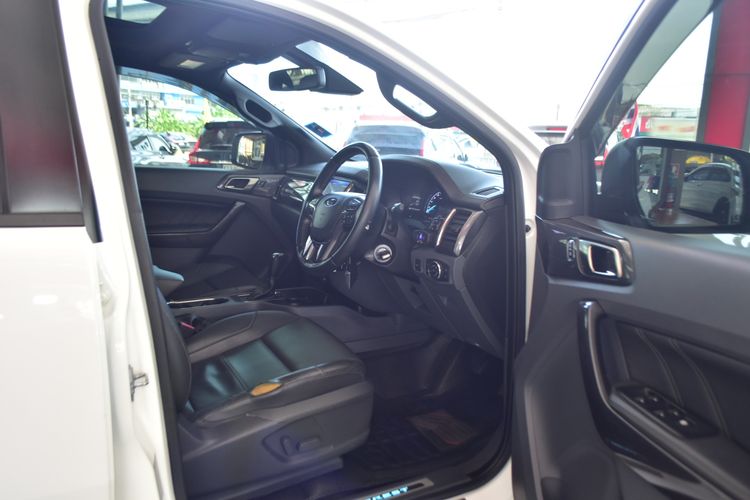 Ford Everest 2018 2.2 Titanium+ Utility-car ดีเซล ไม่ติดแก๊ส เกียร์อัตโนมัติ ขาว รูปที่ 3