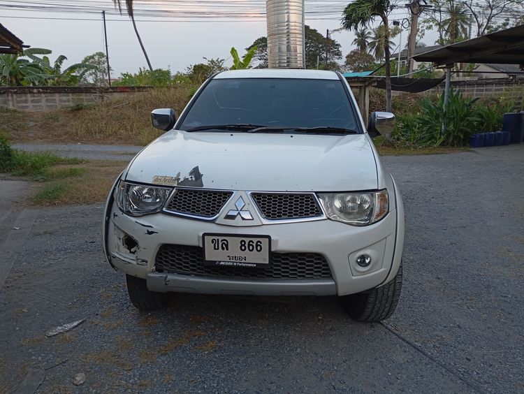 รถ Mitsubishi Triton 2.4 CNG สี ขาว