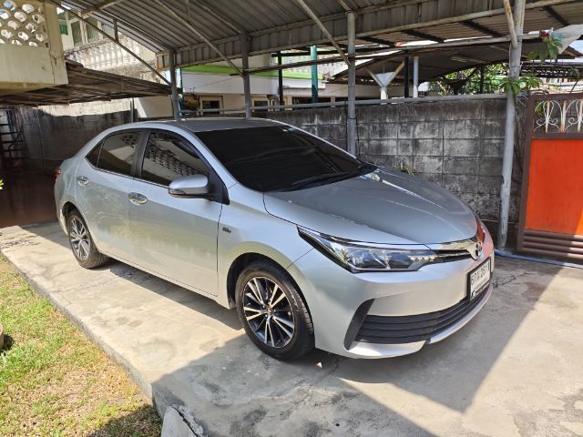 รถ Toyota Altis 1.6 G สี บรอนซ์เงิน