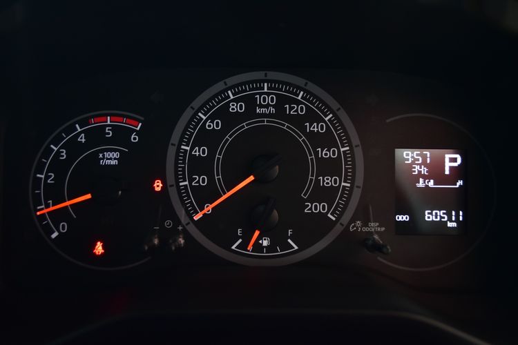 Toyota Hiace 2023 2.8 GL Van ดีเซล ไม่ติดแก๊ส เกียร์อัตโนมัติ บรอนซ์เงิน รูปที่ 3