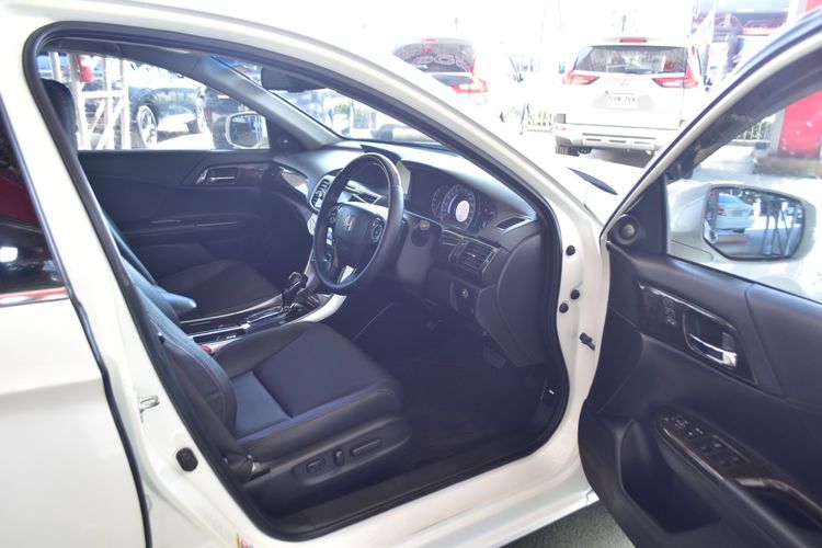 Honda Accord 2014 2.4 EL NAVI Sedan เบนซิน ไม่ติดแก๊ส เกียร์อัตโนมัติ ขาว รูปที่ 4
