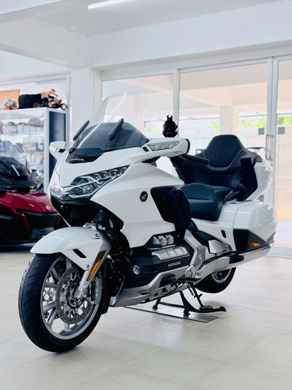 Honda New Goldwing DCT รุ่นTop สีขาว ปี23 รุ่นปัจจุบันกล่องท้ายใหญ่แล้ว 29xxxkm  คู่มือบุ้คเซอร์วิสครบ คันนี้สภาพเหมือนใหม่  รูปที่ 3