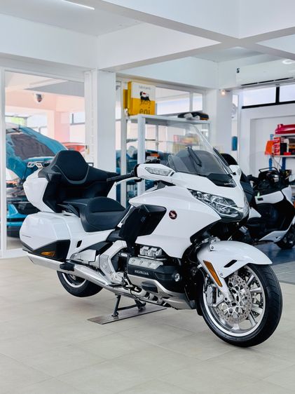 Honda New Goldwing DCT รุ่นTop สีขาว ปี23 รุ่นปัจจุบันกล่องท้ายใหญ่แล้ว 29xxxkm  คู่มือบุ้คเซอร์วิสครบ คันนี้สภาพเหมือนใหม่  รูปที่ 2