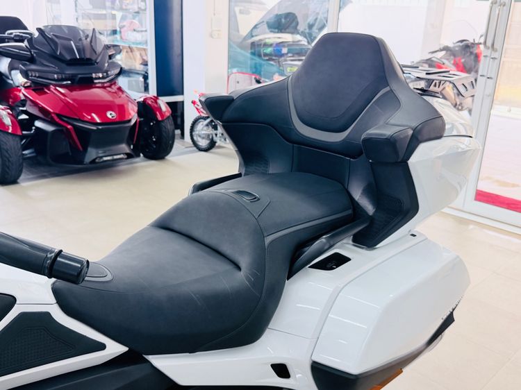 Honda New Goldwing DCT รุ่นTop สีขาว ปี23 รุ่นปัจจุบันกล่องท้ายใหญ่แล้ว 29xxxkm  คู่มือบุ้คเซอร์วิสครบ คันนี้สภาพเหมือนใหม่  รูปที่ 6