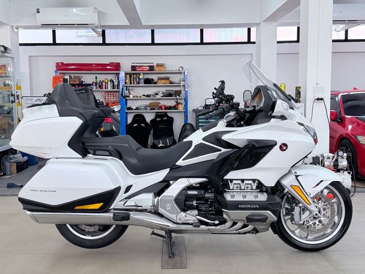 รุ่นอื่นๆ 2023 Honda New Goldwing DCT รุ่นTop สีขาว ปี23 รุ่นปัจจุบันกล่องท้ายใหญ่แล้ว 29xxxkm  คู่มือบุ้คเซอร์วิสครบ คันนี้สภาพเหมือนใหม่ 